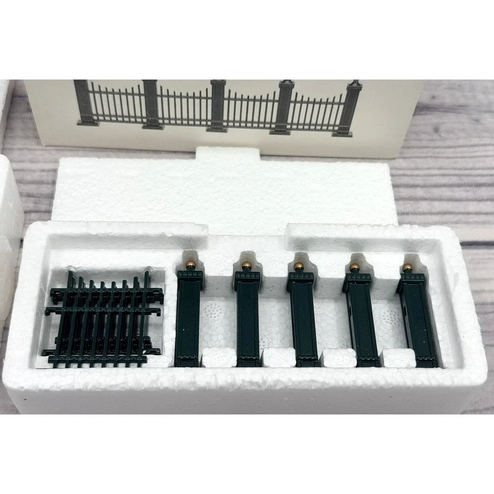 DEPT 56 HERITAGE VILLAGE COLLECTION WROUGHT IRON‎ GATE AND FENCE WITH EXTENSIONS